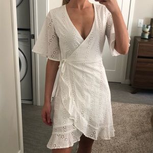 ✨ NWOT White dainty cotton wrap mini dress